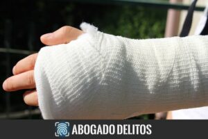 delito de lesiones por imprudencia grave y menos grave