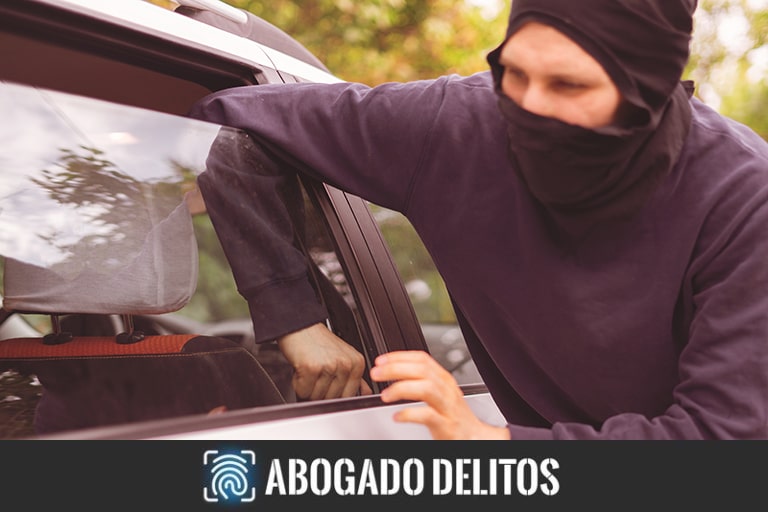 cómo se distingue el delito de hurto del robo