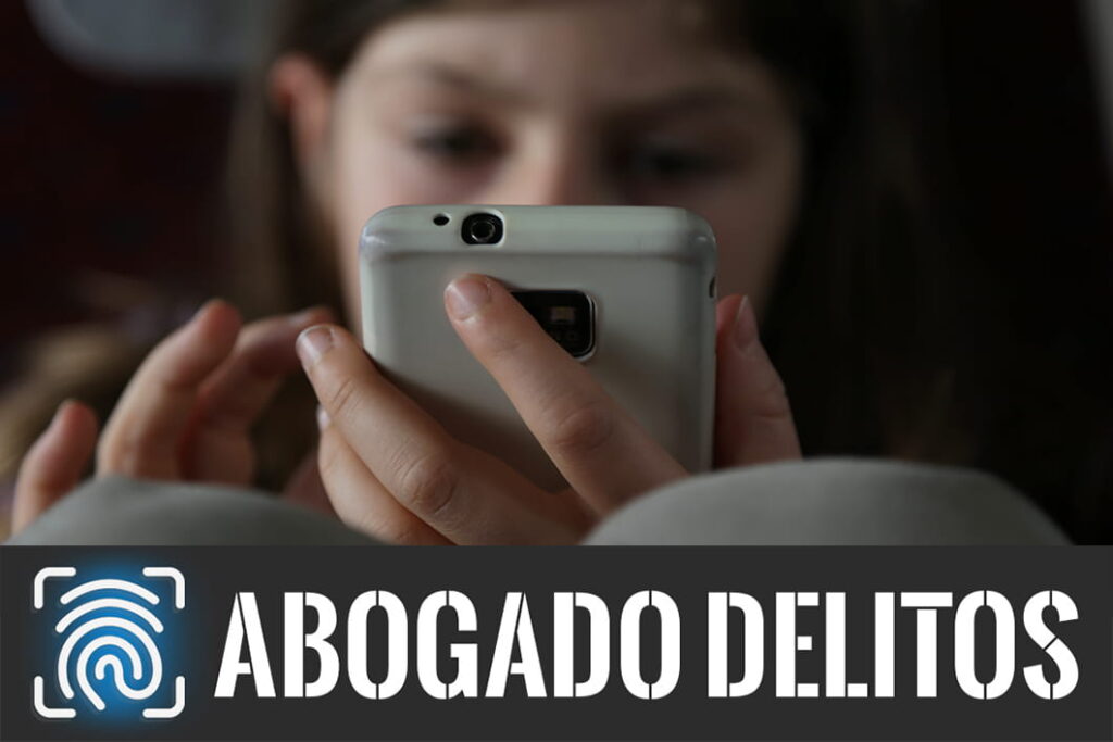 Defensa en un delito de coacciones y revelación de secretos